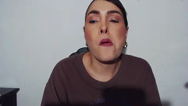 Snapshot of Miss_Agatha chatting on October 2025 02:21:01 AM Miss Agatha online show from October 2025 02:21:01 AM