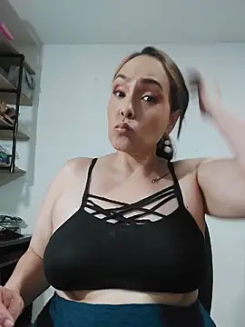 Miss Agatha online show from April 2026 12:39:01 AM