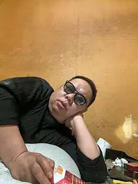 punk0805 online show from April 2026 01:51:01 PM