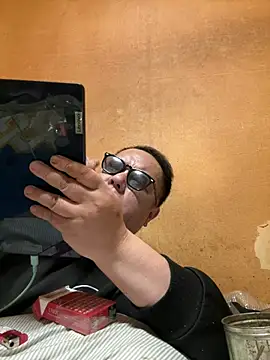 punk0805 online show from April 2026 11:45:01 AM