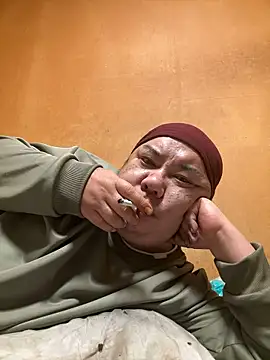 punk0805 online show from December 2025 04:00:01 PM