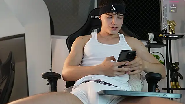 Max cortes1 online show from September 2025 12:00:02 AM