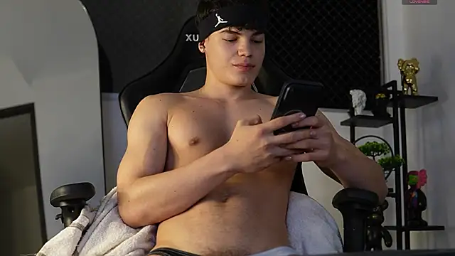 Max cortes1 online show from October 2025 12:44:02 AM