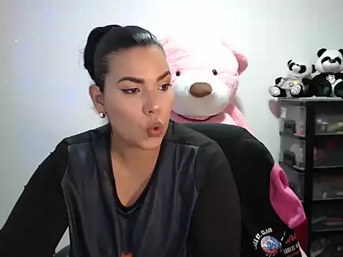 CarolinaRincon online show from November 2025 11:47:01 PM