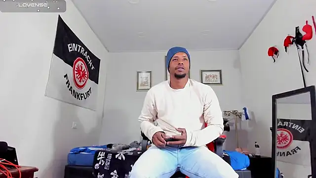 Snapshot of AlejoKhalifa_ chatting on November 2025 10:21:01 PM AlejoKhalifa online show from November 2025 10:21:01 PM