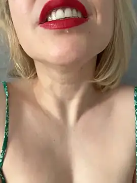 Snapshot of Yourdirtybitch chatting on March 2025 04:21:02 AM Yourdirtybitch online show from March 2025 04:21:02 AM