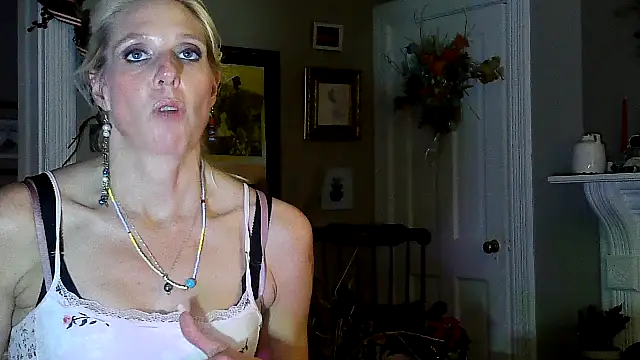 Snapshot of Glamazonx chatting on December 2025 12:44:02 AM Glamazonx online show from December 2025 12:44:02 AM