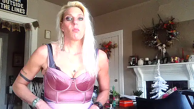 Snapshot of Glamazonx chatting on November 2025 03:59:01 PM Glamazonx online show from November 2025 03:59:01 PM