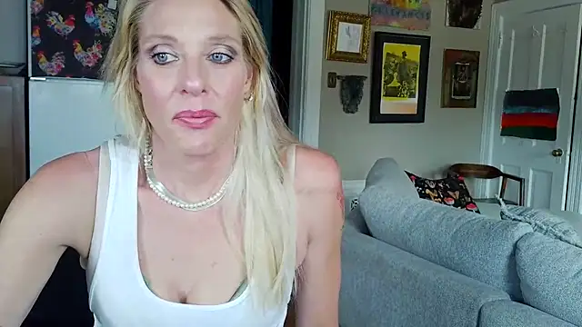 Glamazonx online show from April 2026 11:30:02 PM