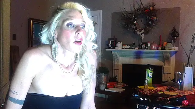 Snapshot of Glamazonx chatting on October 2025 02:30:02 AM Glamazonx online show from October 2025 02:30:02 AM