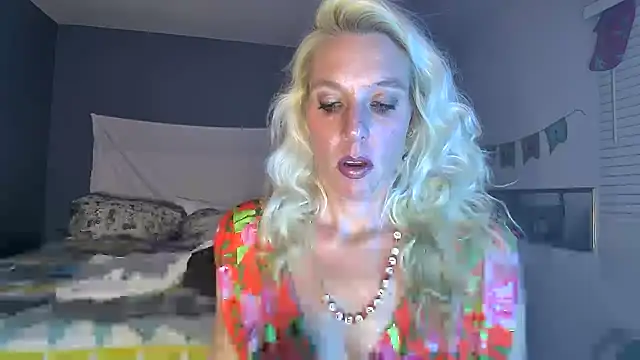 Snapshot of Glamazonx chatting on January 2025 01:10:01 AM Glamazonx online show from January 2025 01:10:01 AM