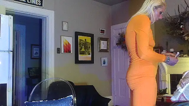 Snapshot of Glamazonx chatting on November 2025 02:04:01 AM Glamazonx online show from November 2025 02:04:01 AM