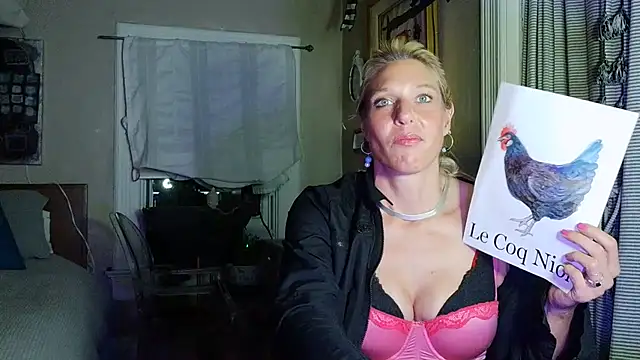 Snapshot of Glamazonx chatting on June 2026 06:30:01 AM Glamazonx online show from June 2026 06:30:01 AM