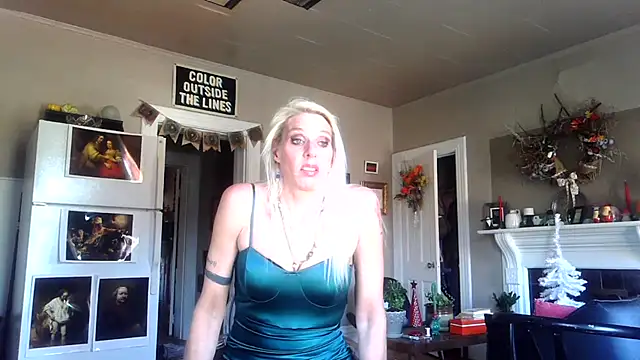 Snapshot of Glamazonx chatting on November 2025 10:24:01 PM Glamazonx online show from November 2025 10:24:01 PM