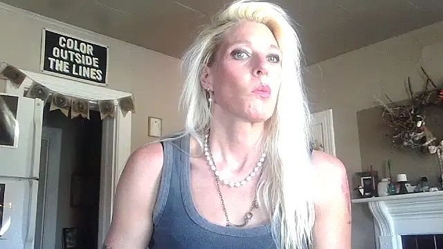 Snapshot of Glamazonx chatting on November 2025 08:12:01 PM Glamazonx online show from November 2025 08:12:01 PM