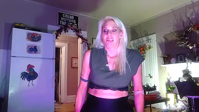 Snapshot of Glamazonx chatting on November 2025 03:05:02 AM Glamazonx online show from November 2025 03:05:02 AM