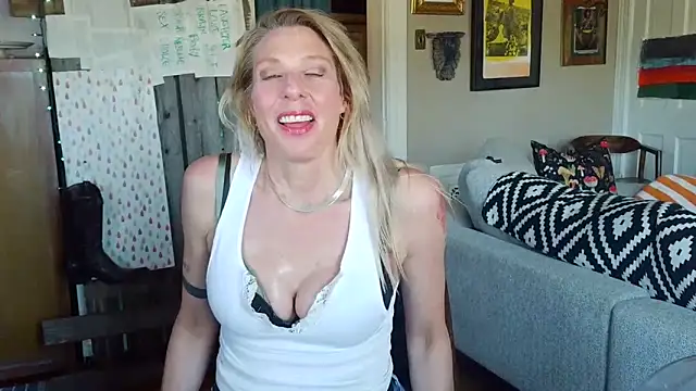 Glamazonx online show from April 2026 11:33:02 PM