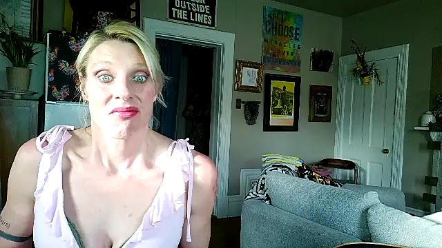 Glamazonx online show from May 2026 01:04:02 PM