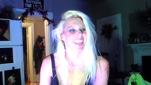 Snapshot of Glamazonx chatting on November 2025 02:33:02 AM Glamazonx online show from November 2025 02:33:02 AM