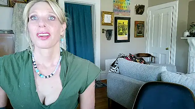 Glamazonx online show from April 2026 05:03:01 PM