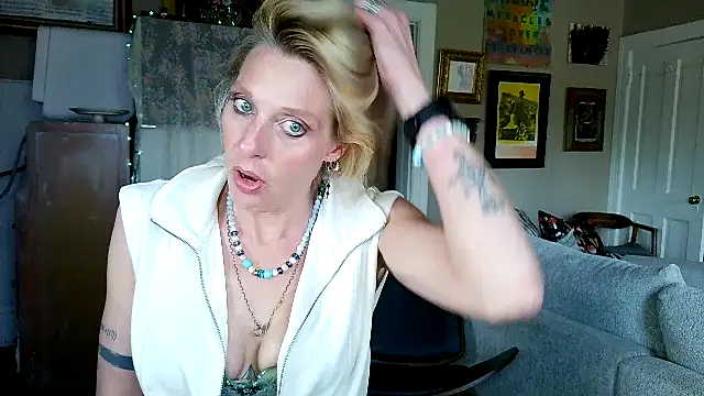 Glamazonx online show from April 2026 11:52:02 PM