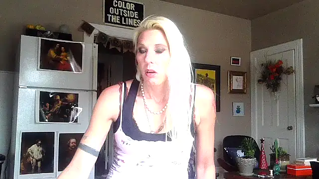 Snapshot of Glamazonx chatting on November 2025 08:03:01 PM Glamazonx online show from November 2025 08:03:01 PM