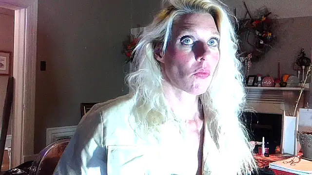 Snapshot of Glamazonx chatting on October 2025 02:21:02 AM Glamazonx online show from October 2025 02:21:02 AM