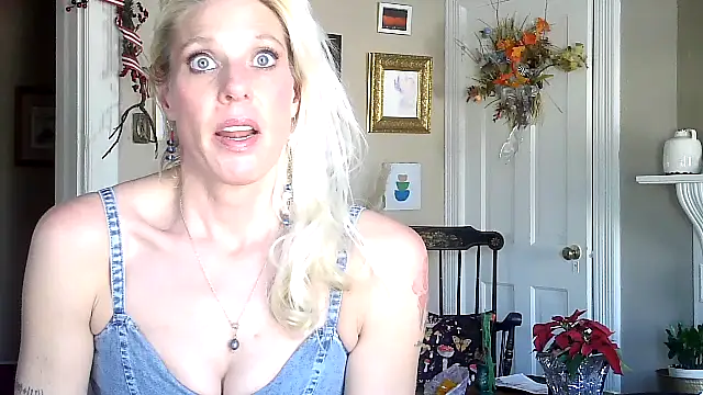 Snapshot of Glamazonx chatting on December 2025 09:14:02 PM Glamazonx online show from December 2025 09:14:02 PM