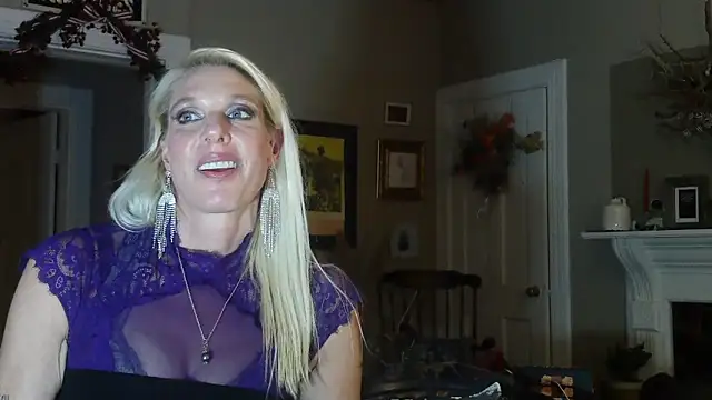 Snapshot of Glamazonx chatting on December 2025 01:48:02 AM Glamazonx online show from December 2025 01:48:02 AM