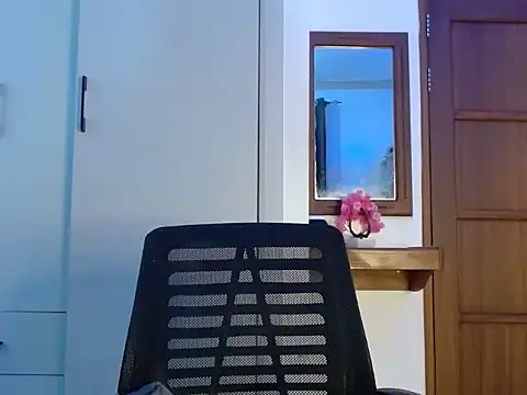 Snapshot of queencydoll chatting on June 2026 08:47:01 AM queencydoll online show from June 2026 08:47:01 AM