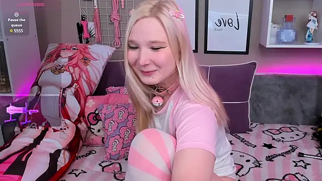 Snapshot of MeowkaKitty chatting on March 2025 01:06:01 AM MeowkaKitty online show from March 2025 01:06:01 AM