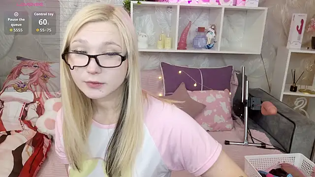 MeowkaKitty online show from October 2025 01:29:01 AM