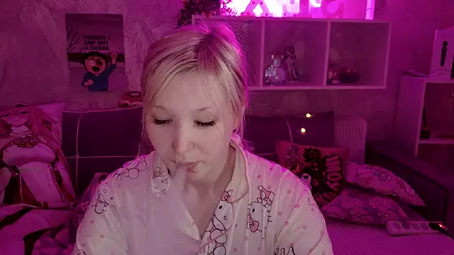 MeowkaKitty online show from April 2026 02:13:01 AM