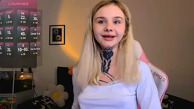 Britney Lynch online show from April 2026 05:59:01 PM