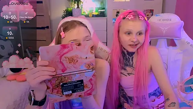 Snapshot of Britney_Lynch chatting on October 2025 01:17:01 AM Britney Lynch online show from October 2025 01:17:01 AM