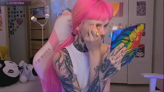 Snapshot of Britney_Lynch chatting on October 2025 12:37:02 PM Britney Lynch online show from October 2025 12:37:02 PM