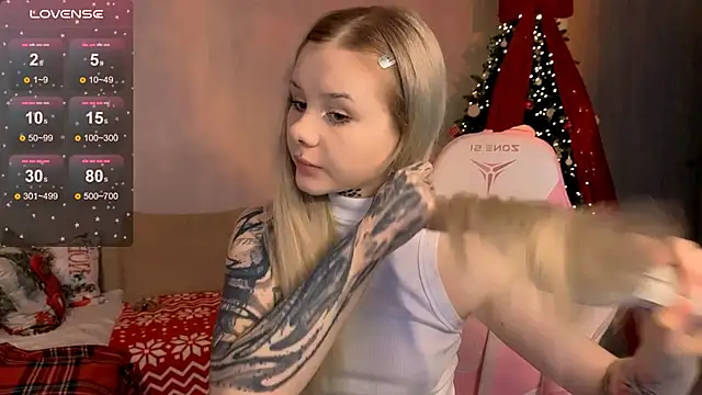 Britney Lynch online show from December 2025 07:07:02 PM