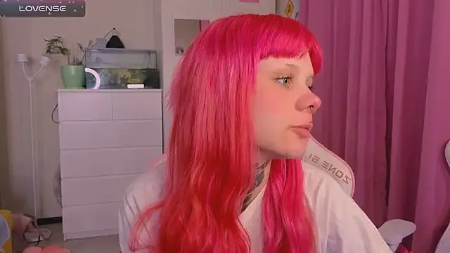 Snapshot of Britney_Lynch chatting on November 2025 07:36:02 PM Britney Lynch online show from November 2025 07:36:02 PM