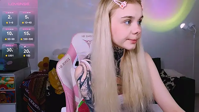 Britney Lynch online show from March 2026 06:37:02 PM