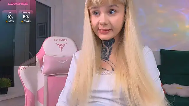 Britney Lynch online show from March 2026 07:14:02 PM