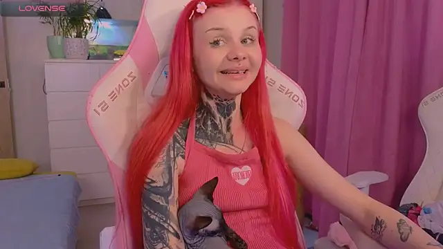 Snapshot of Britney_Lynch chatting on November 2025 06:39:02 AM Britney Lynch online show from November 2025 06:39:02 AM