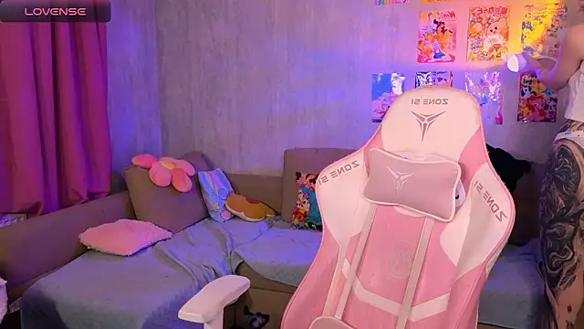 Britney Lynch online show from March 2026 06:47:01 PM