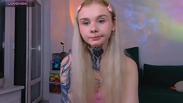 Britney Lynch online show from March 2026 07:08:01 PM