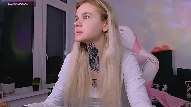 Britney Lynch online show from March 2026 06:25:01 PM