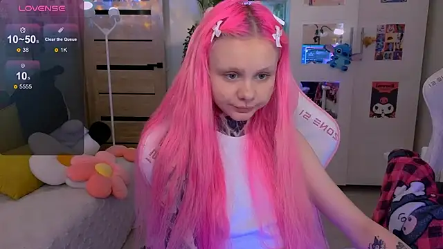 Snapshot of Britney_Lynch chatting on October 2025 12:38:02 PM Britney Lynch online show from October 2025 12:38:02 PM