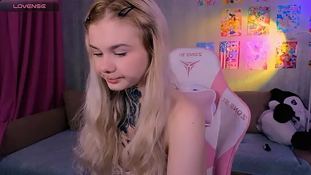 Britney Lynch online show from March 2026 07:10:02 PM