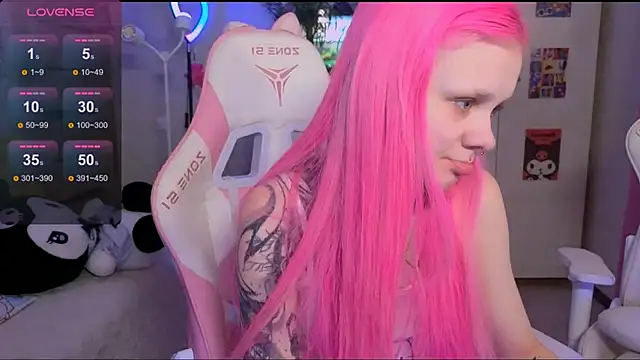 Snapshot of Britney_Lynch chatting on October 2025 05:29:01 AM Britney Lynch online show from October 2025 05:29:01 AM