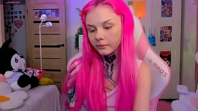 Snapshot of Britney_Lynch chatting on October 2025 06:49:01 PM Britney Lynch online show from October 2025 06:49:01 PM