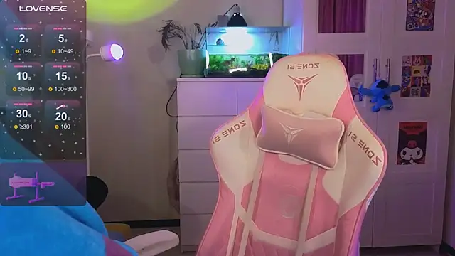 Snapshot of Britney_Lynch chatting on December 2025 09:14:02 PM Britney Lynch online show from December 2025 09:14:02 PM