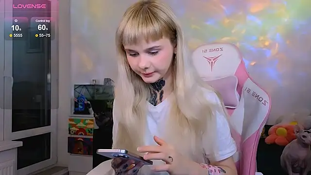 Britney Lynch online show from March 2026 07:04:01 PM